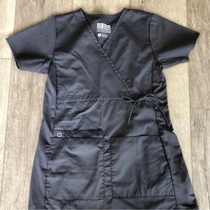 Wonder wink maternity scrub top